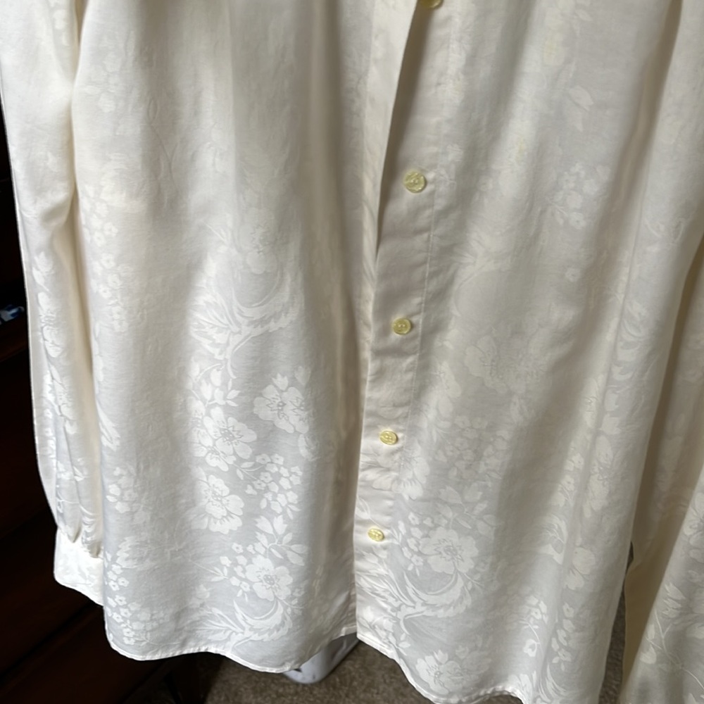 LS cream vintage blouse. Lace collar.